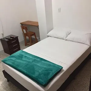 Roomies House By Rincon Habitación en casa particular Medellín